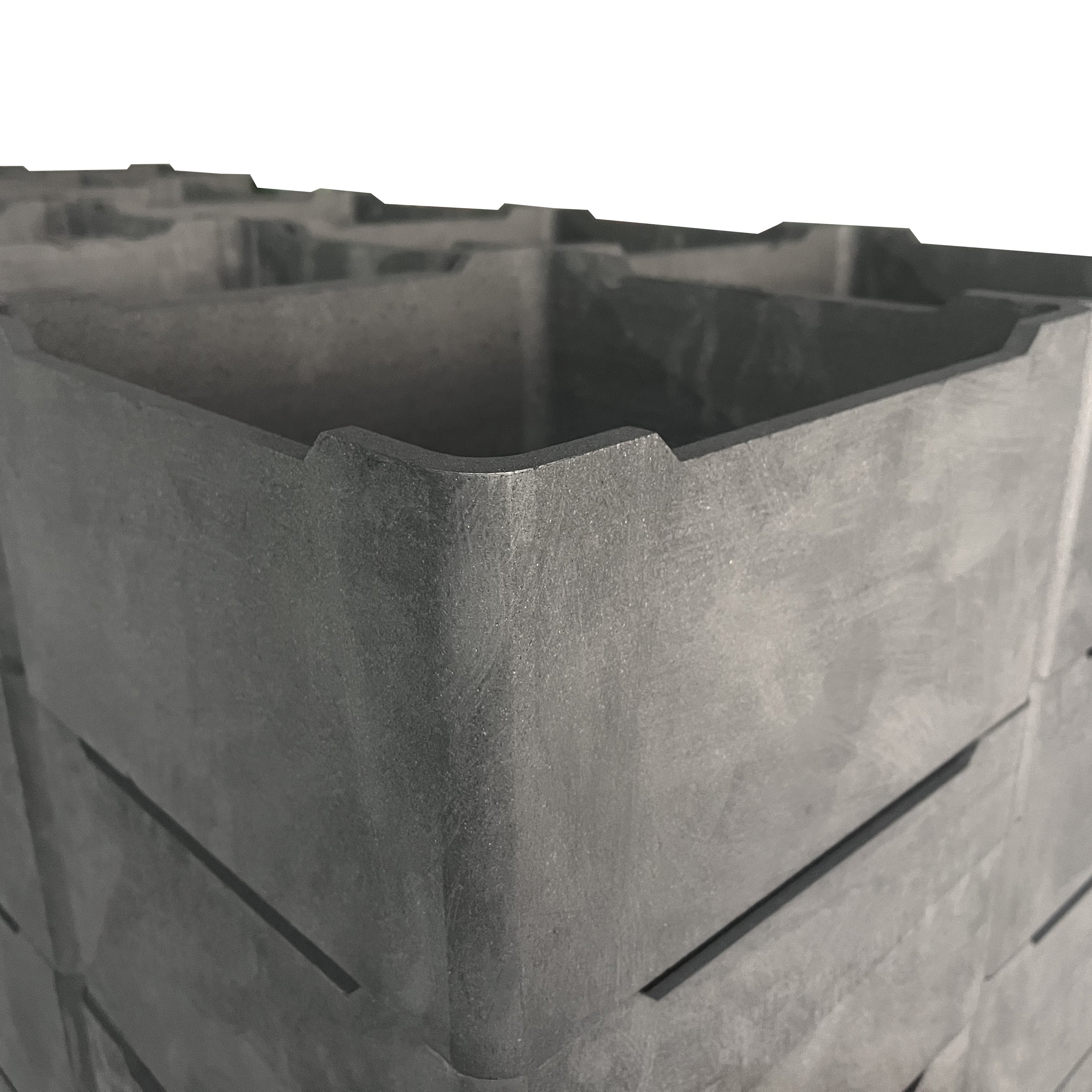 Close-up of graphite sagger edge showing rounded corner design and uniform wall thickness for enhanced thermal shock resistance in vacuum heat treatment